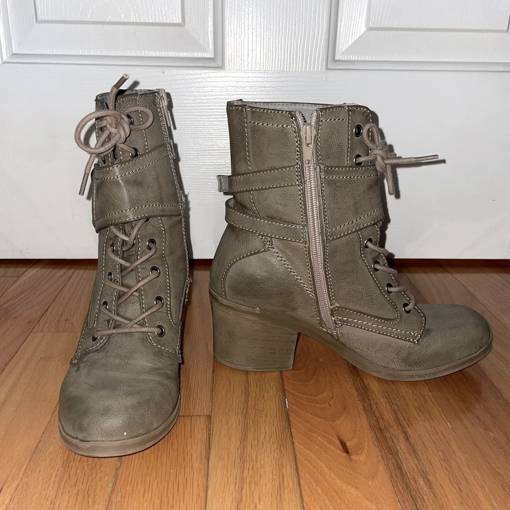 G by Guess Gray Bootie, Size 7